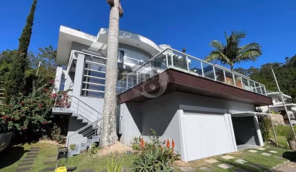Casa de luxo em condomínio fechado