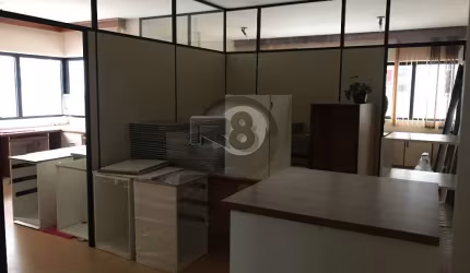 Sala comercial no coração do centro de FLN
