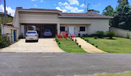 EXCELENTE CASA EM COMDOMINIO