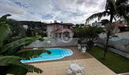 Casa alto Padrão 318m² privativos, 2 vagas!
