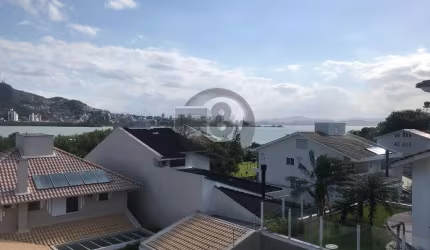 Ampla casa no João Paulo, linda, vista mar!