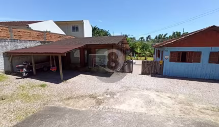Terreno de 900m² com excelente localização.
