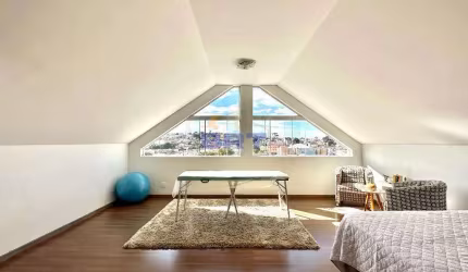 Sobrado à venda em Curitiba, Bairro Alto, com 3 quartos, com 148 m²