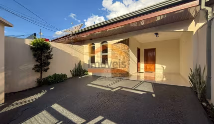Casa para locação em Americana-SP, Jardim Glória: 3 quartos, 1 suíte, 3 salas, 2 banheiros, 2 vagas de garagem, 188m²!