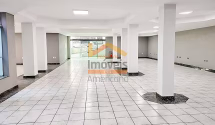 Salão Comercial de Alto Padrão para Locação em Americana-SP, Bairro Paraíso: 2 Salas, 6 Banheiros, 480m² de Área.