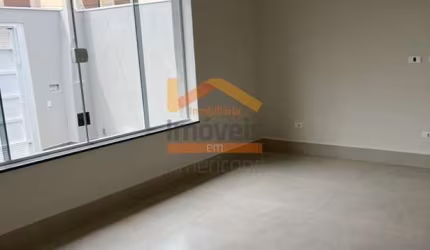 Imperdível casa à venda em Americana-SP, bairro Cidade Jardim II: 3 quartos, 1 suíte, 2 salas, 2 banheiros, 3 vagas de garagem, 120m²!