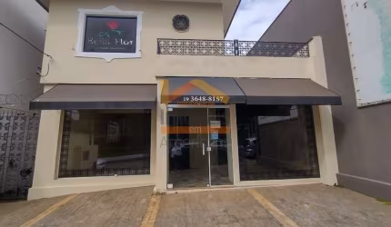 Imperdível oportunidade: Casa comercial à venda no Centro de Americana-SP, com 5 salas, 3 banheiros, 4 vagas de garagem e 305,82 m² de área.