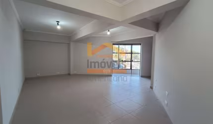 Sala disponível para locação no bairro Vila Cordenonsi em Americana