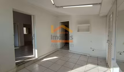 Casa comercial disponível para locação no bairro Vila Medon em Americana