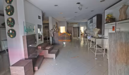 Salão comercial 210m² no centro da cidade de Santa barbara Doeste R$ 10.000,00