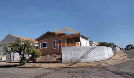 Casa há venda na Vila Amorim  com amplo quintal excelente para ampliação