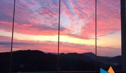 O MELHOR 3 QTOS. VISTA PANORAMICA PARA AS MONTANHAS