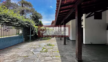 Sua Oportunidade batendo a sua Porta.  Vendo casa em Interlagos 380m² com 4 quartos.   VALOR VENDA: R$ 1.600.000 IPTU (anual): R$ 14.205  