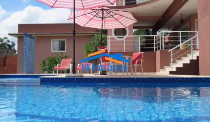 Jd Colonial - Nova, moderna, 4 suítes e 7 vagas cobertas!