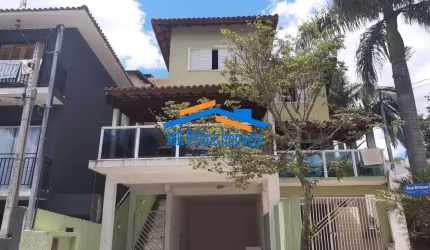 Sobrado em Condomínio com 170m², 3 Dormitórios e 4 Vagas - Cotia.