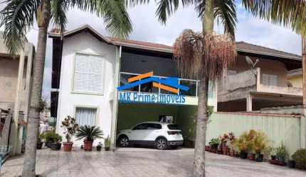Linda Casa com 405m², 3 Dormitórios em Condomínio fechado - Jandira.