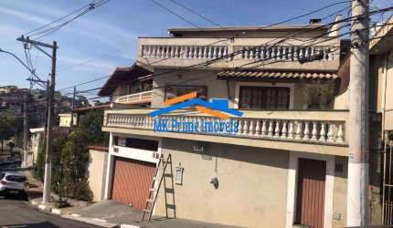 Sobrado 200m² com 3 Dormitórios no JD. de Abril.