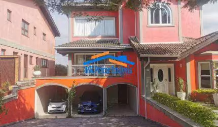 Linda Casa em Condomínio 5 dormitórios em Aldeia da Serra!