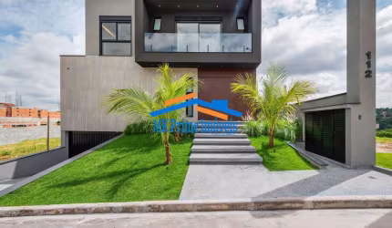 Casa Nova com 486m² em um dos Melhores Condomínios - Granja Viana.