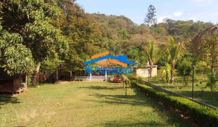 Chácara 3.353 m² com 5 dormitórios em Mairinque.