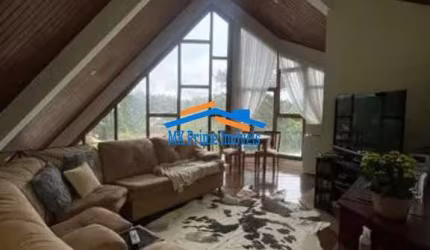 Excelente Casa em Condomínio em Aldeia da Serra.