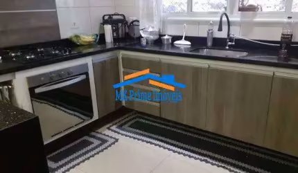Lindo sobrado 03 dormitórios (1 suíte) rico em armários e espaço gourmet