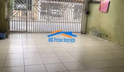 Sobrado à Venda com 4 Dormitórios e Amplo Espaço