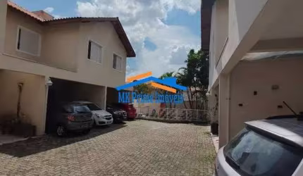 Sobrado em condomínio 100m² com 3 dormitórios no Jd. Sarah.