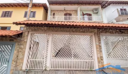 Excelente sobrado com 3 dorms sendo 1 suíte com sacada.