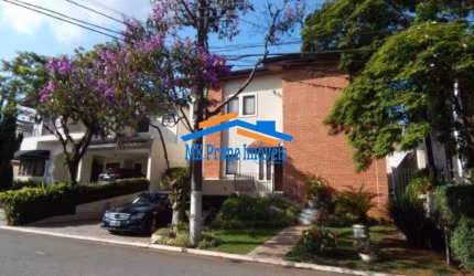 Excelente Casa em Condomínio no Alphaville 5 sendo 5 Quartos e 4 Vagas.
