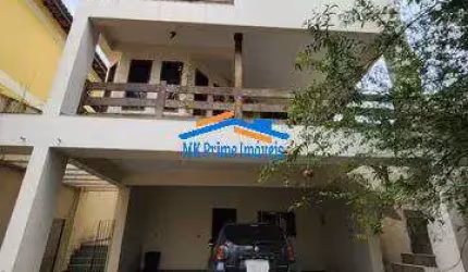 Sobrado 300 M², 04 Dormitórios, 06 vagas na garagem.
