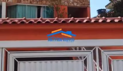 Lindo Sobrado com 4 Dormitórios sendo 2 Suítes e 5 Vagas de Garagem.