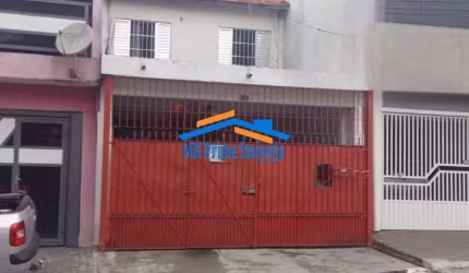 Ótimo Sobrado com 4 Dormitórios, e 2 Vagas de Garagem.