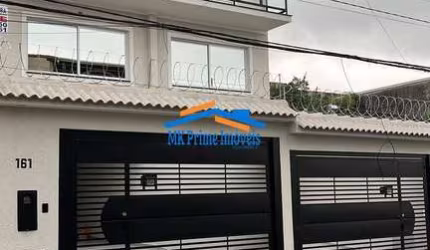 Sobrado Novo sendo 3 Suítes, Churrasqueira e 4 vagas no Bela Vista.