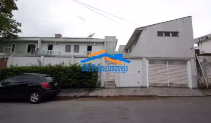 Excelente Sobrado com 3 Dormitórios sendo 2 Suítes e 3 Vagas de Garagem.