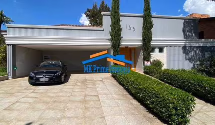 Casa à Venda e p/ Locação no Residencial 5 em Alphaville, 4 Suítes e 4 Vgs.