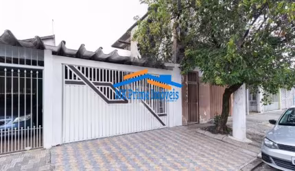 Linda Casa Térrea com 3 Dormitórios e 2 Vagas de Garagem.