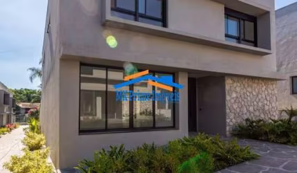 Linda Casa em Condomínio com 845 m² na Granja Julieta