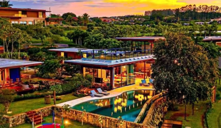 Casa inspirada em Bali com vista p/ lago, campo de Golfe, Fazenda Boa Vista