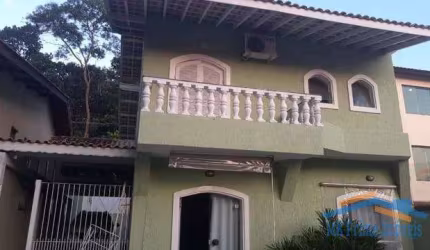 Sobrado 300m² sendo 190m² de área const. - Granja Viana.