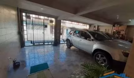 Excelente Sobrado com 3 Dormitórios sendo 1 Suíte e 3 Vagas de Garagem.