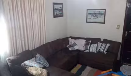 Casa Térrea com 3 dormitórios e Edícula - Jd. Santo Antônio - Osasco/SP.