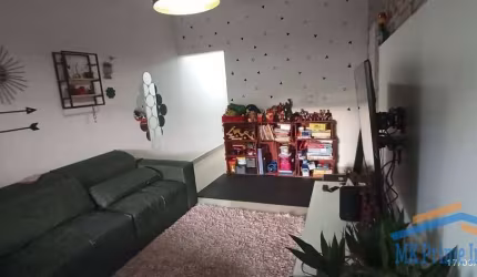 Sobrado 166m² com 3 dormitórios sendo 1 suíte no Jd das Flores.