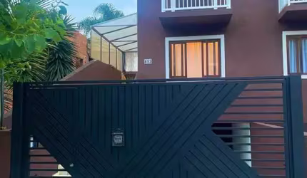 Sobrado espaçoso com 160m² em Cotia Altura do Km 30.
