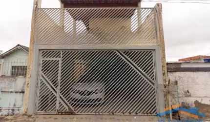 Excelente Sobrado com 2 Dormitórios e 2 Vagas de Garagem.