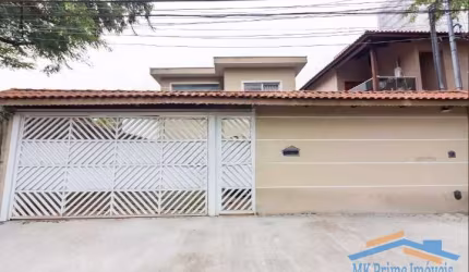 Excelente Sobrado com 3 Suítes, Sala 2 Ambientes e 4 Vagas de Garagem.