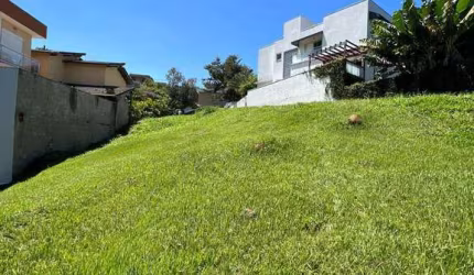 Terreno com 596m² em Condomínio - SANTANA DE PARNAÍBA.