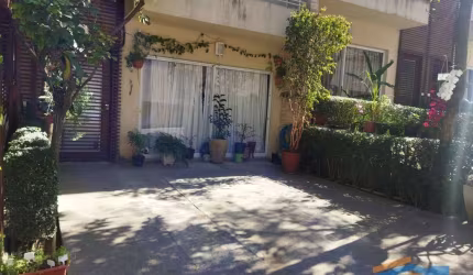 Sobrado em condomínio 165m² com 4 dorms. sendo 2 suítes na Granja viana.