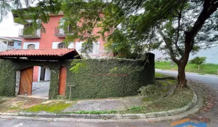 Sobrado com 3 dormitórios, 234 m² em Cotia.