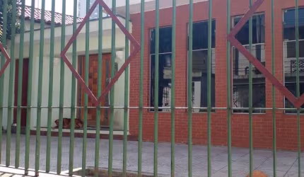 Sobrado com 3 dormitórios sendo 1 suíte no Adalgisa.
